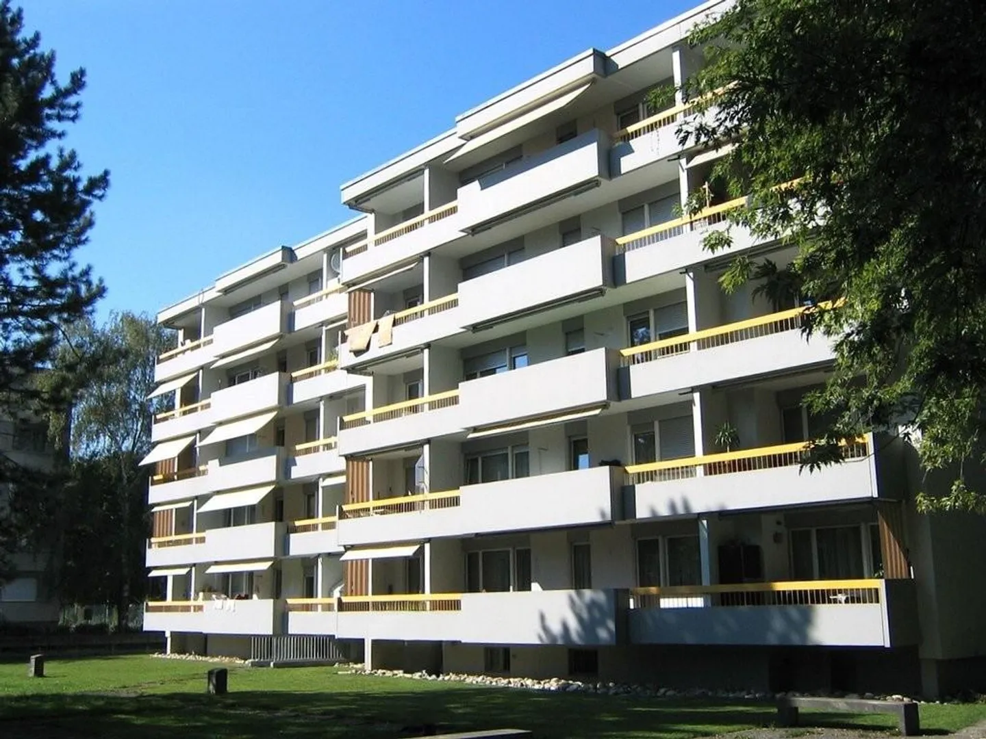 Appartamento luminoso in un ambiente verdeggiante - Foto 1 di 7