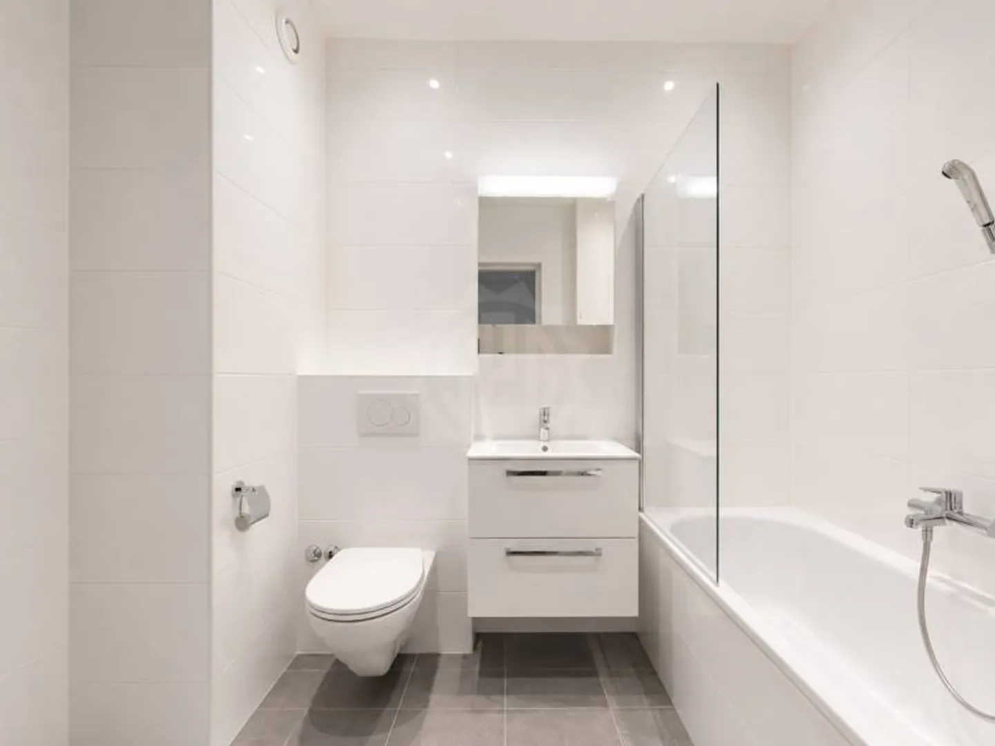 Charming Ground-Floor Apartment - Photo 8 of 10