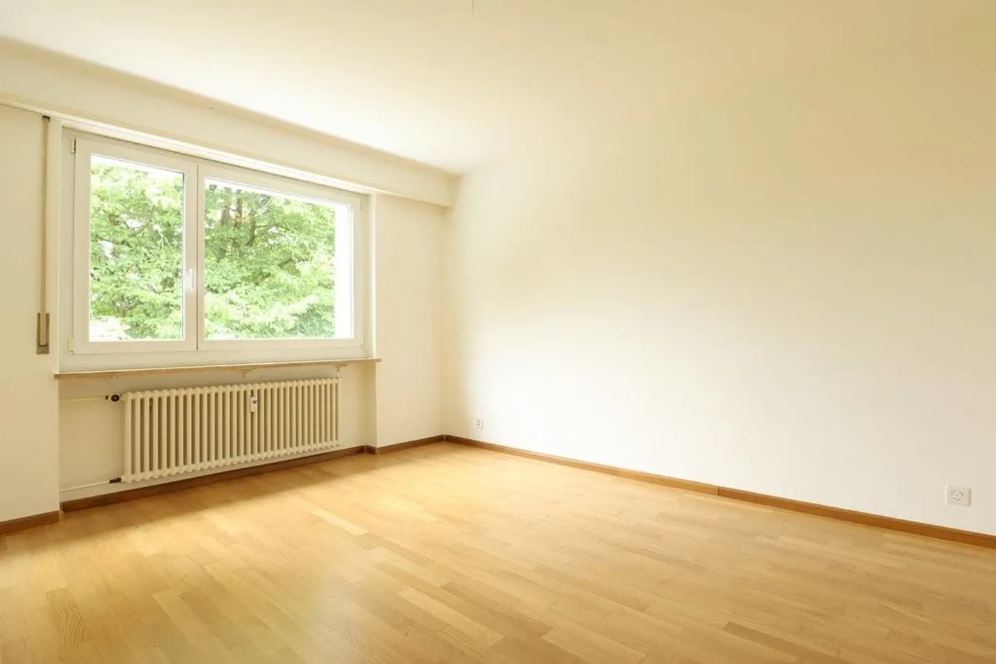 Appartamento luminoso in un ambiente verdeggiante - Foto 3 di 7