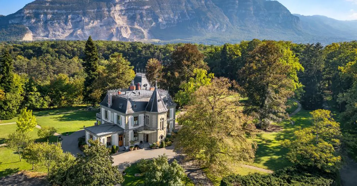 Exceptionnel Château du 19ème siècle et domaine de 9,5 hectares - Foto 1 von 13