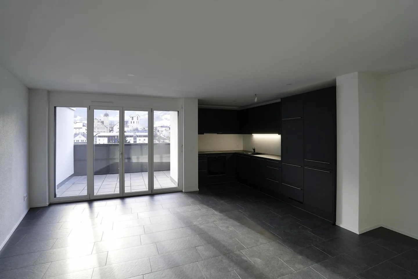 3.5 Room Apartment - Photo 2 of 15