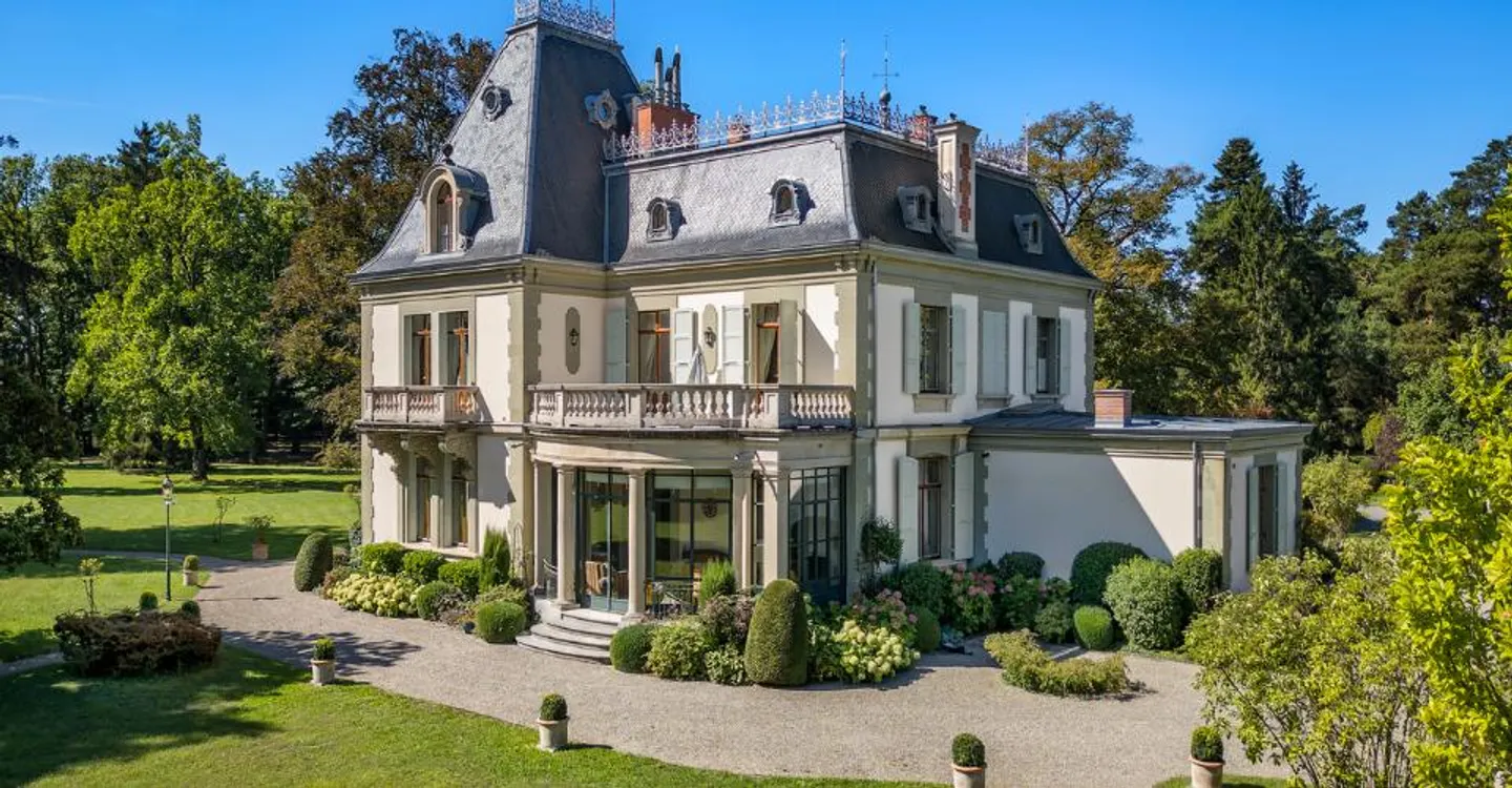 Exceptionnel Château du 19ème siècle et domaine de 9,5 hectares - Foto 2 von 13