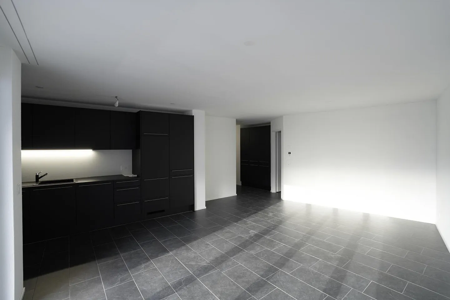 3.5 Room Apartment - Photo 4 of 15