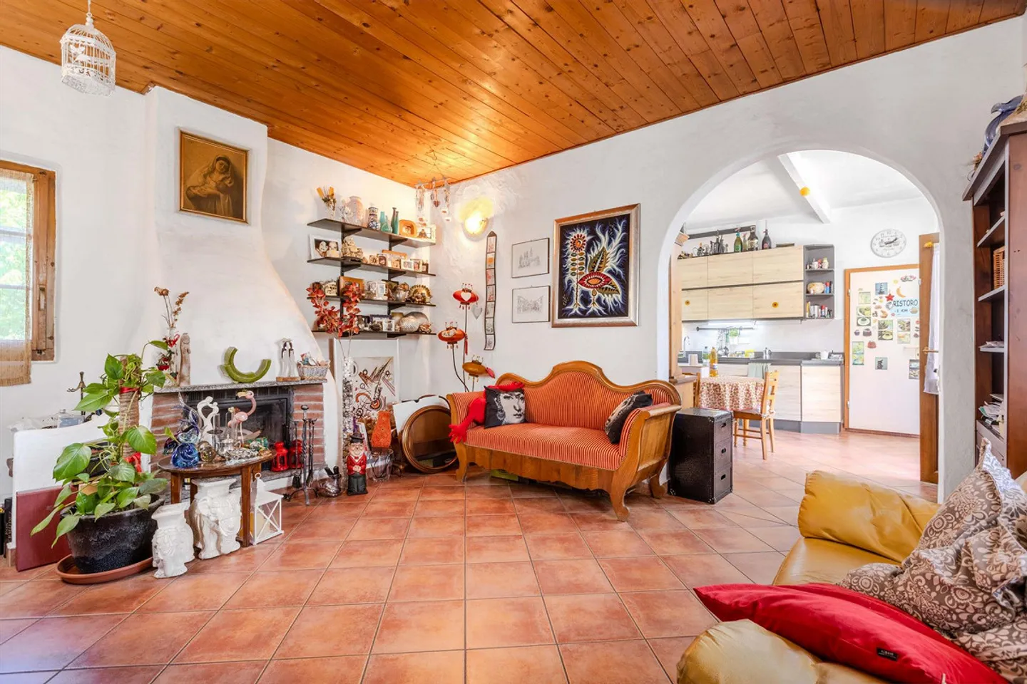Bella Casa con 13 Stanze a Novazzano divisa in 3 Unità - Foto 6 di 9