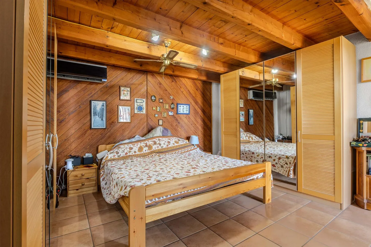 Bella Casa con 13 Stanze a Novazzano divisa in 3 Unità - Foto 7 di 9