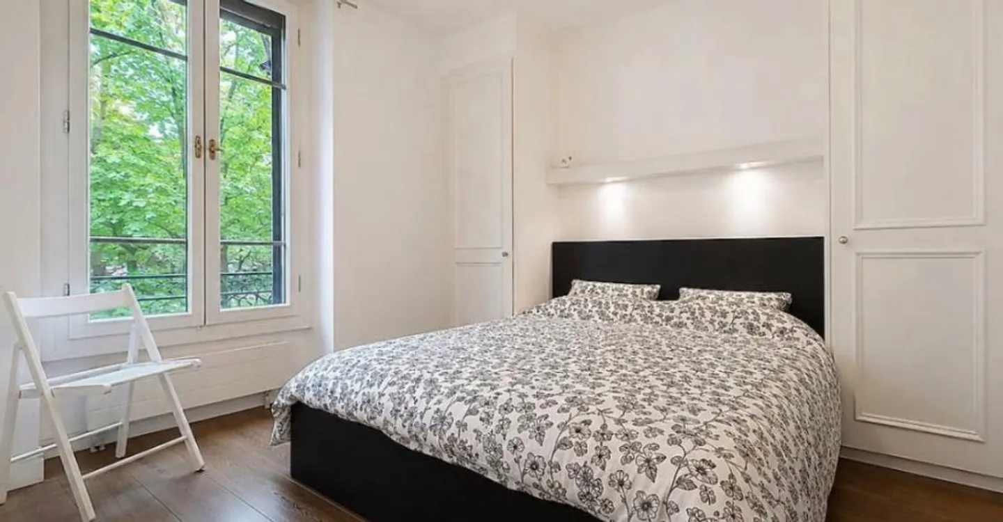 MAGNIFICENT CHARMING APARTMENT IN PLAINPALAIS - Photo 3 of 3