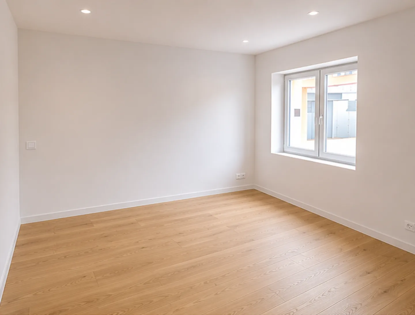 2.5 Room Apartment - Photo 3 of 3