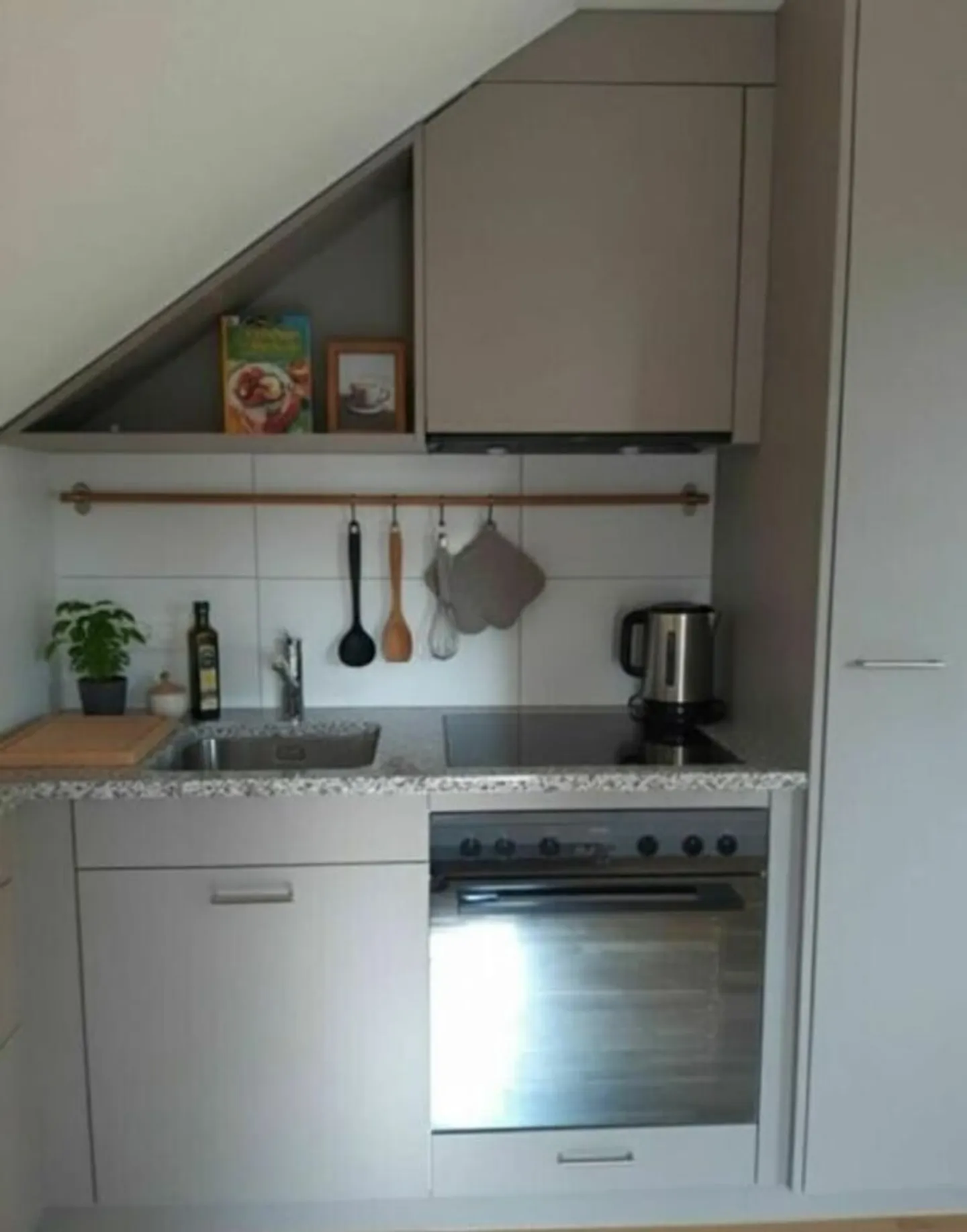 Appartamento da sogno in mansarda di 3 1/2 locali con vista mozzafiato sul verde. - Foto 6 di 9