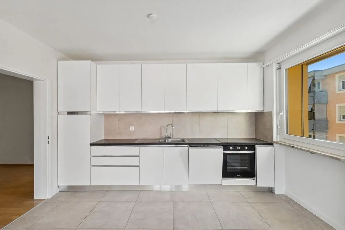 Spacieux et lumineux, 4.5 pièces disponibles immédiatement ! - Photo 2 sur 7