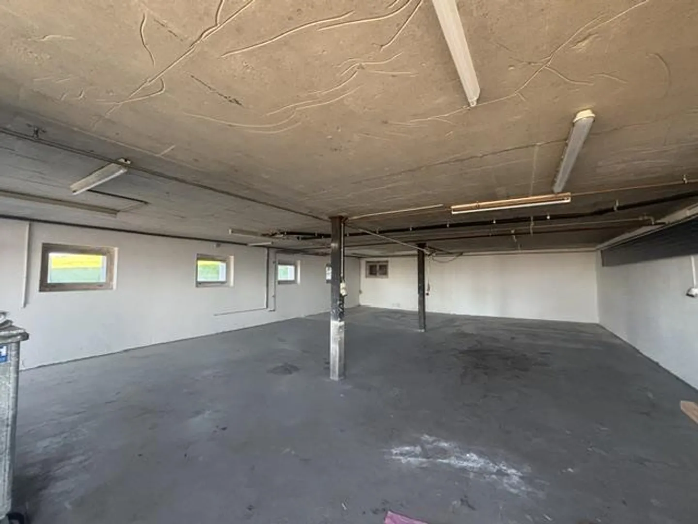 Workshop / Warehouse with Office and Toilet - Photo 3 of 8