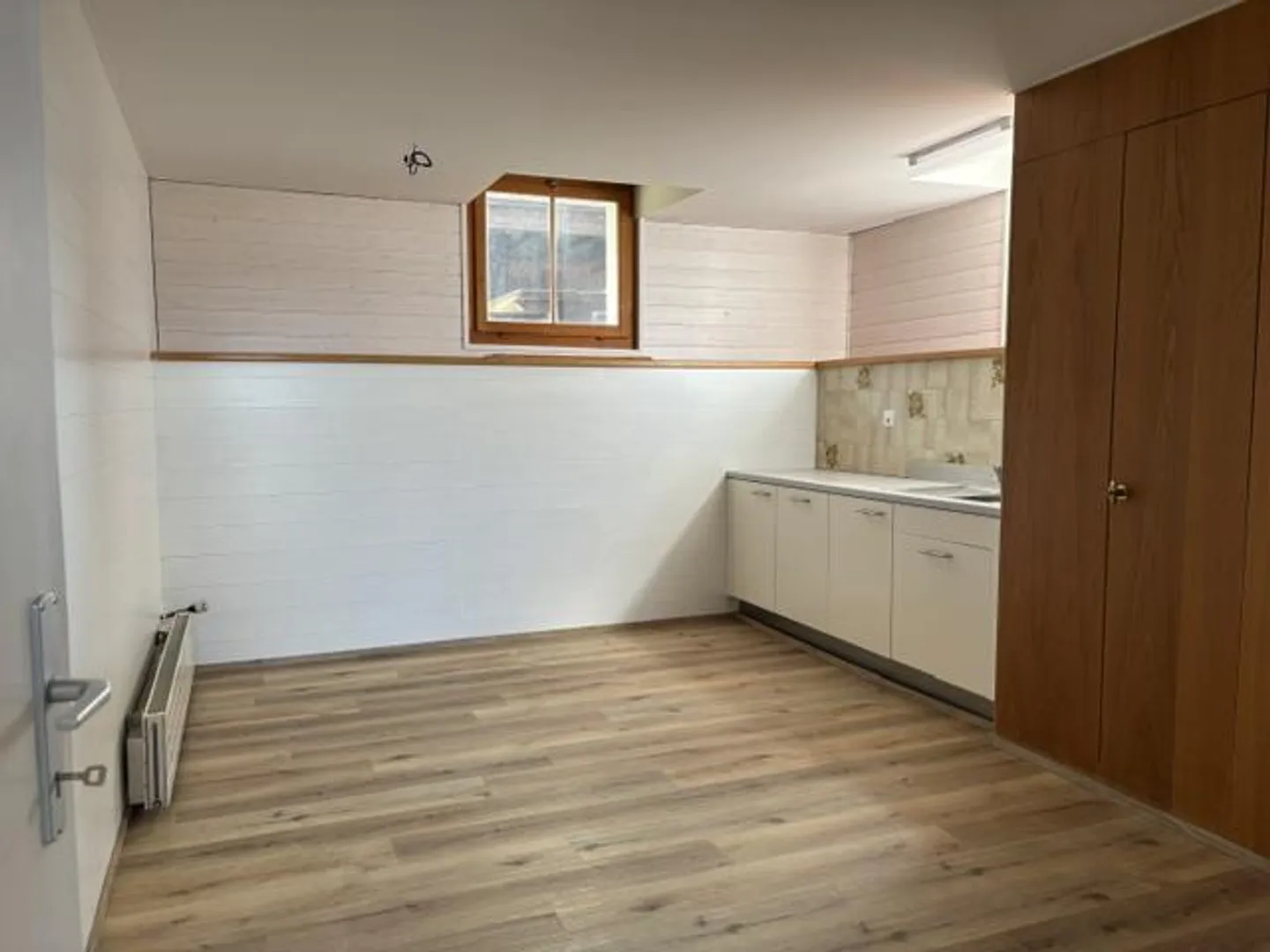 Workshop / Warehouse with Office and Toilet - Photo 5 of 8