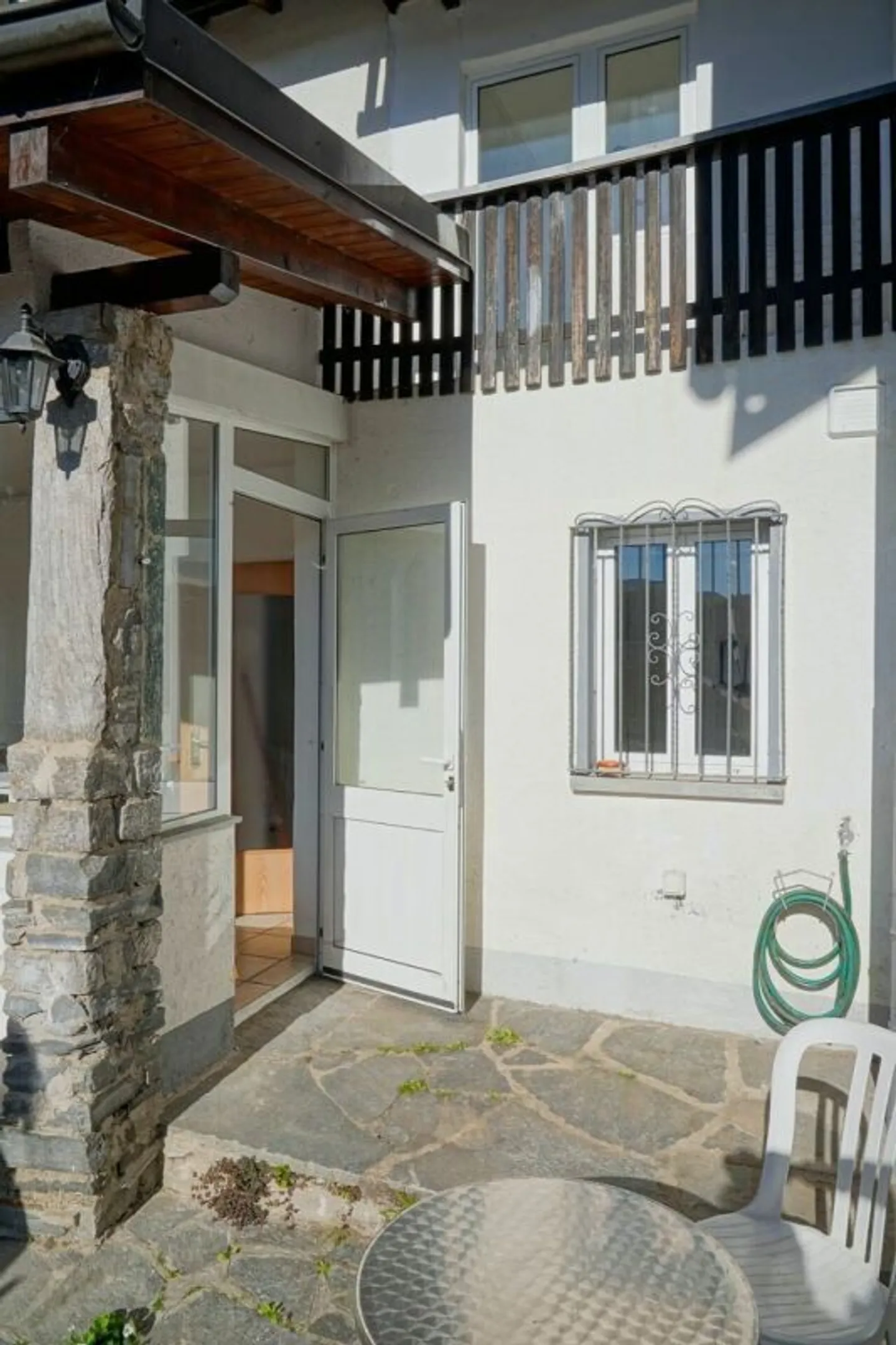 Characteristic renovated rustic with fireplace and terrace in the historic center of Mondonico - Photo 8 of 13