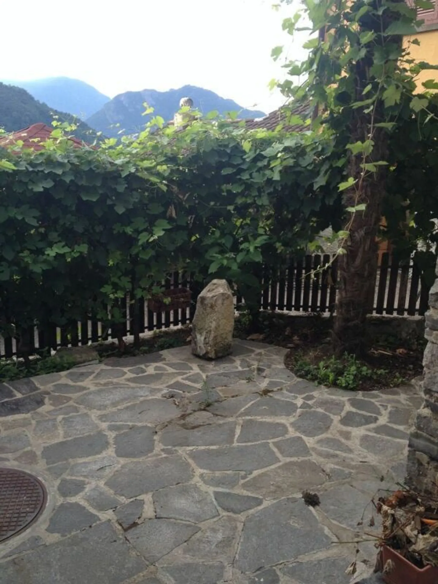 Characteristic renovated rustic with fireplace and terrace in the historic center of Mondonico - Photo 9 of 13