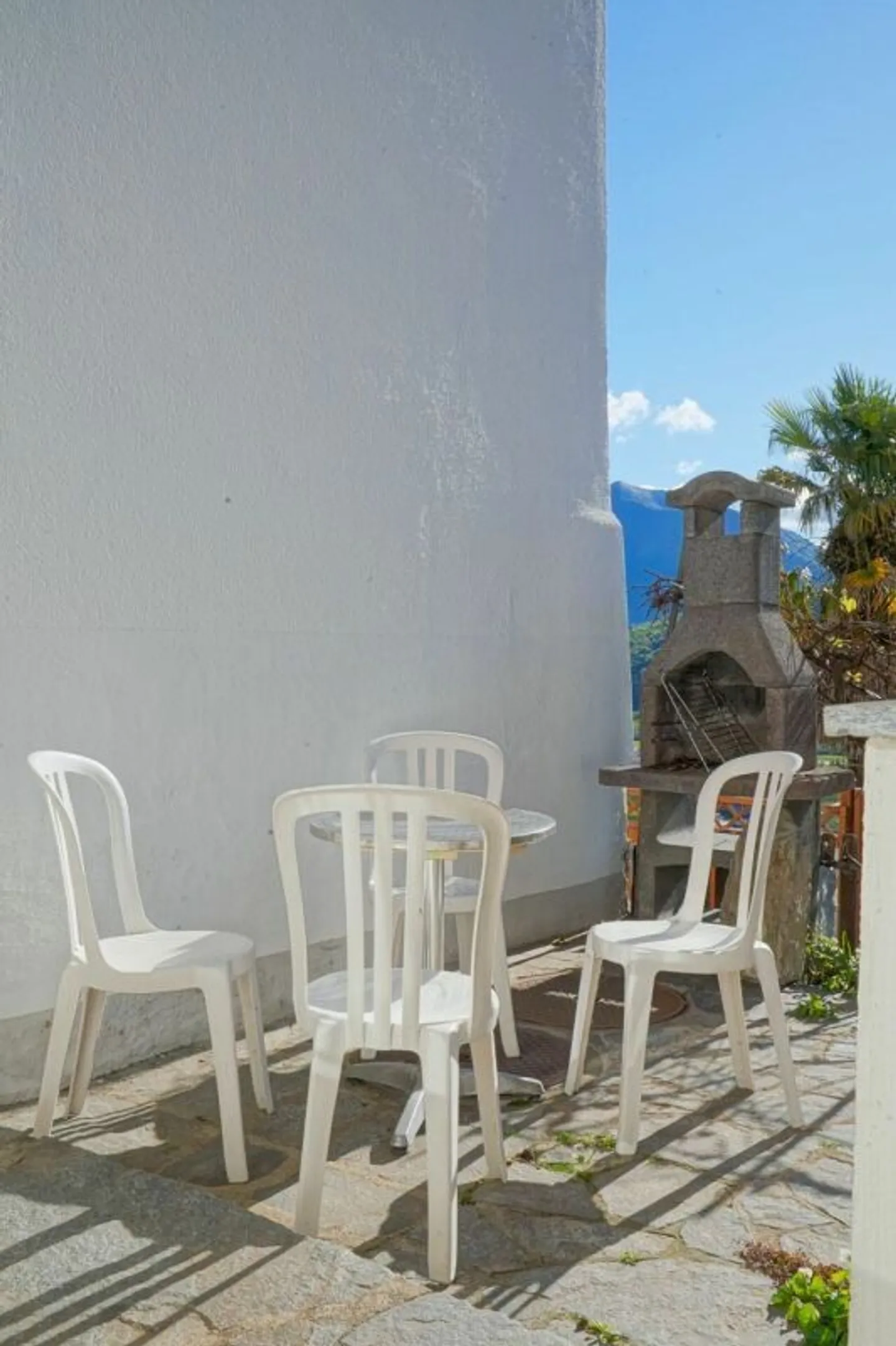 Characteristic renovated rustic with fireplace and terrace in the historic center of Mondonico - Photo 11 of 13