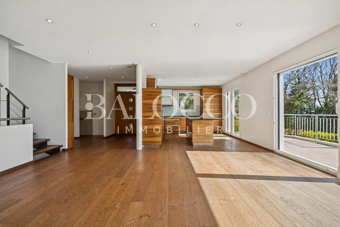 Villa mit Seeblick und Pool - Foto 3 von 6