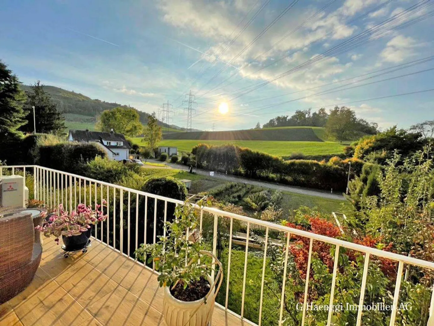 Spacious Detached House with Views - Photo 2 of 13