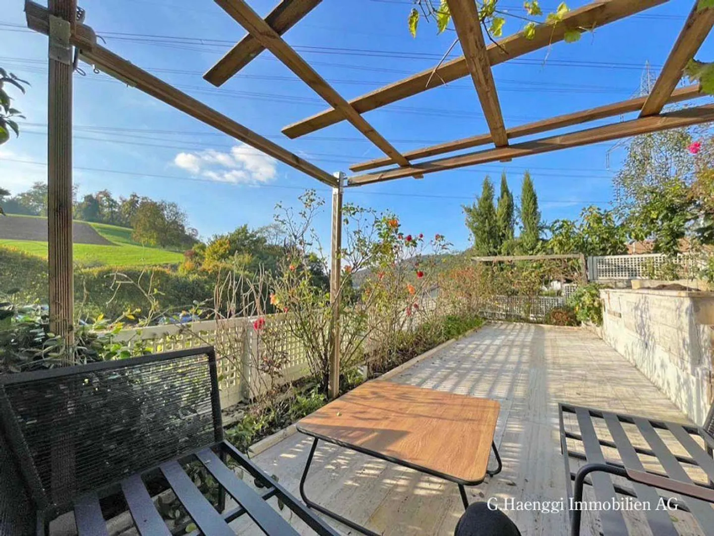 Spacious Detached House with Views - Photo 6 of 13