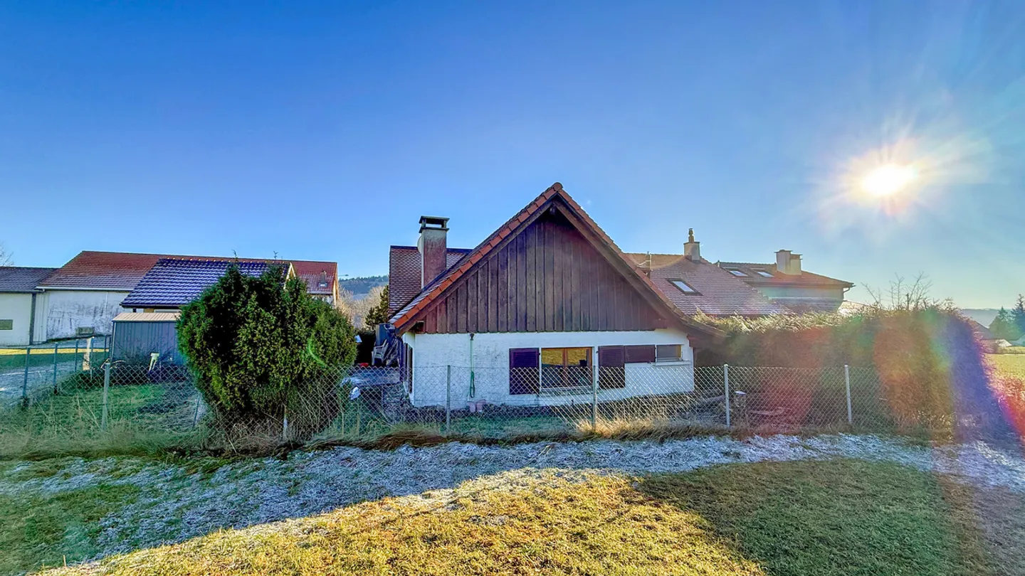 Doppelhaushälfte 5,5 Zimmer mit Ziergarten in Mont-de-Buttes / NE - Foto 3 von 21