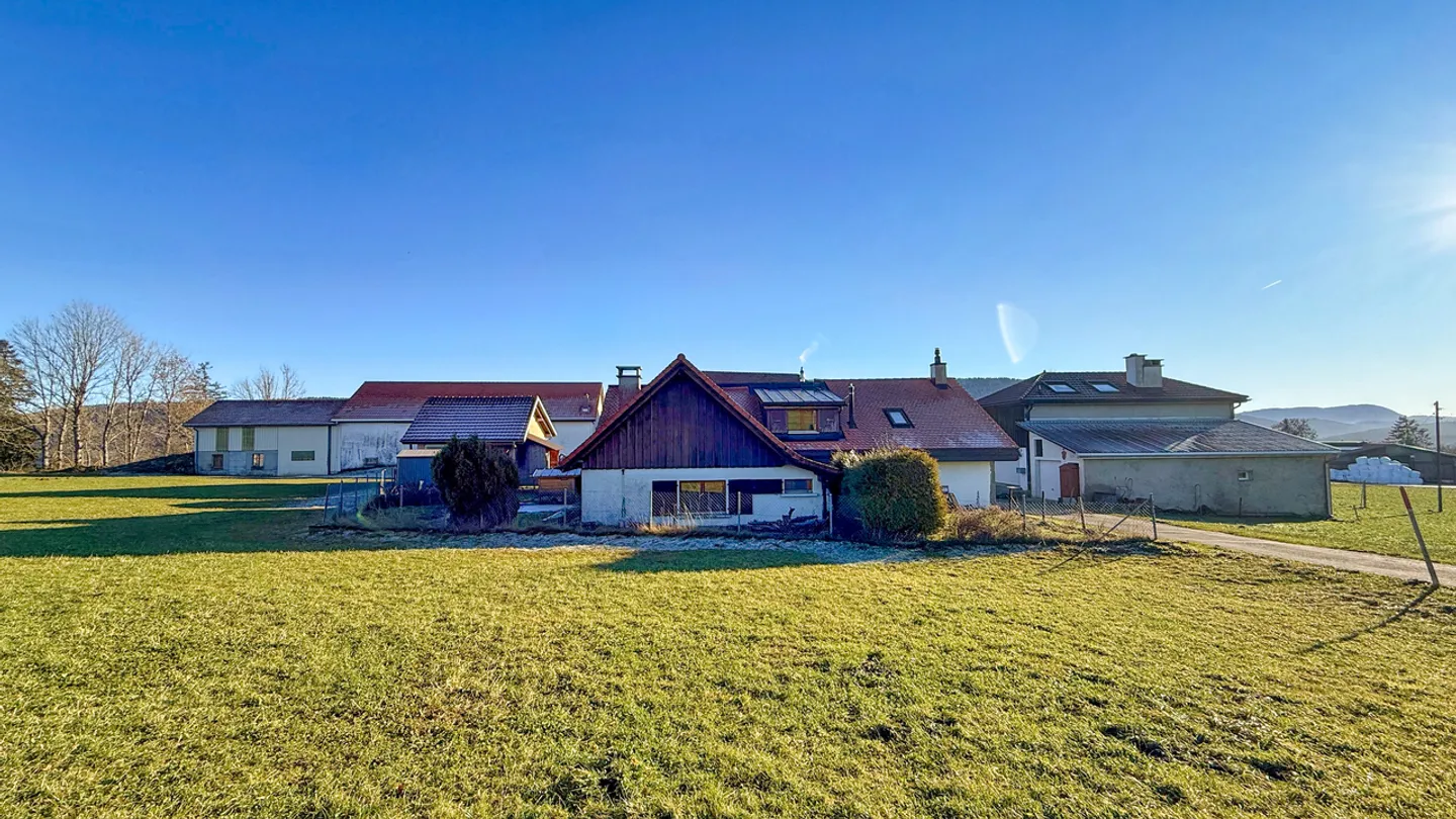 Doppelhaushälfte 5,5 Zimmer mit Ziergarten in Mont-de-Buttes / NE - Foto 4 von 21