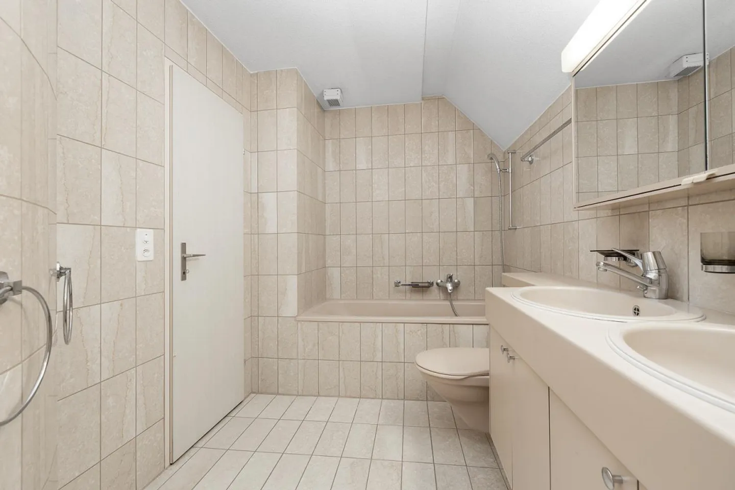 Vivere centrale con vista sul verde - Foto 7 di 10