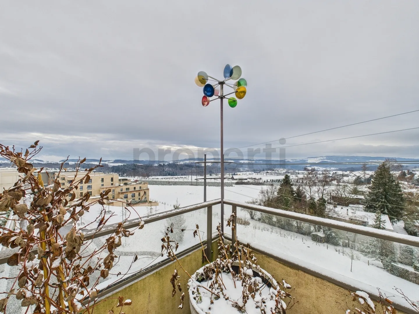 Modern 2.5-room apartment with large terrace and underground garage in Uitikon Waldegg. - Photo 12 of 13