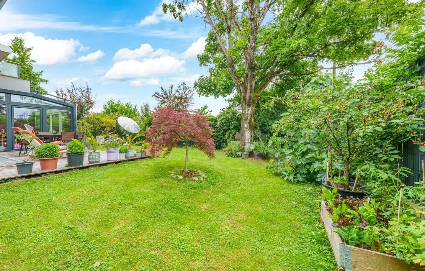 Belle villa de ville Minergie avec un magnifique jardin bordé d'arbres ! - Photo 4 sur 12