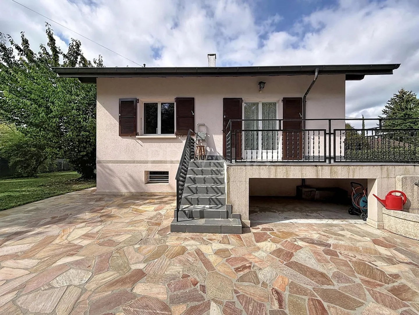 Exclusively: Detached villa with large garden - Photo 5 of 8