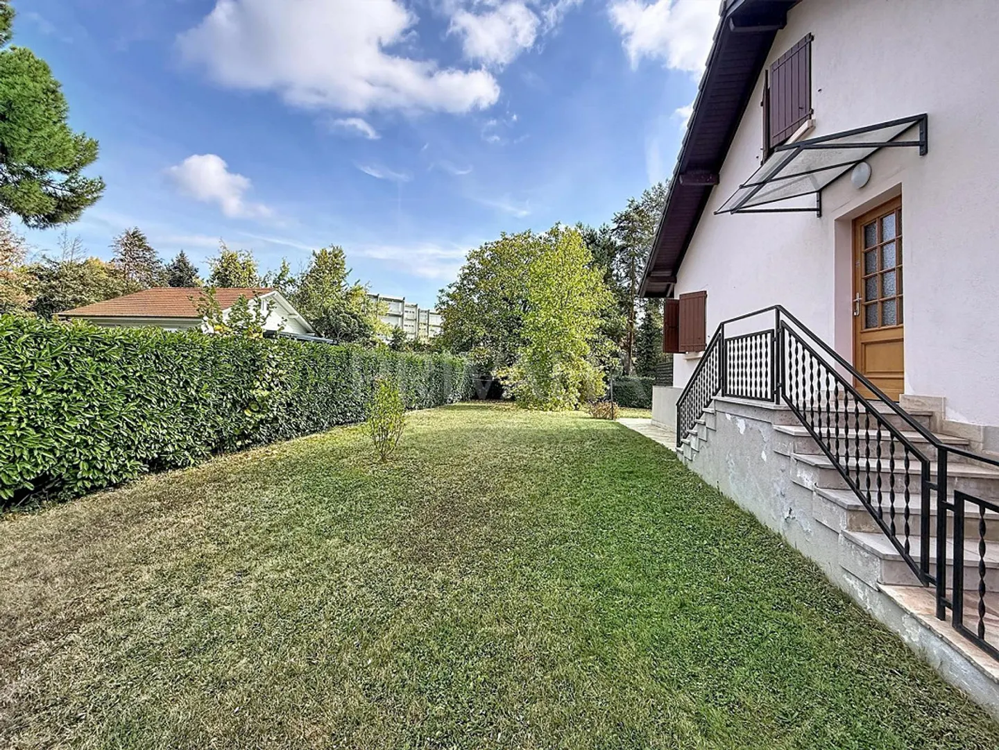 Exclusively: Detached villa with large garden - Photo 6 of 8