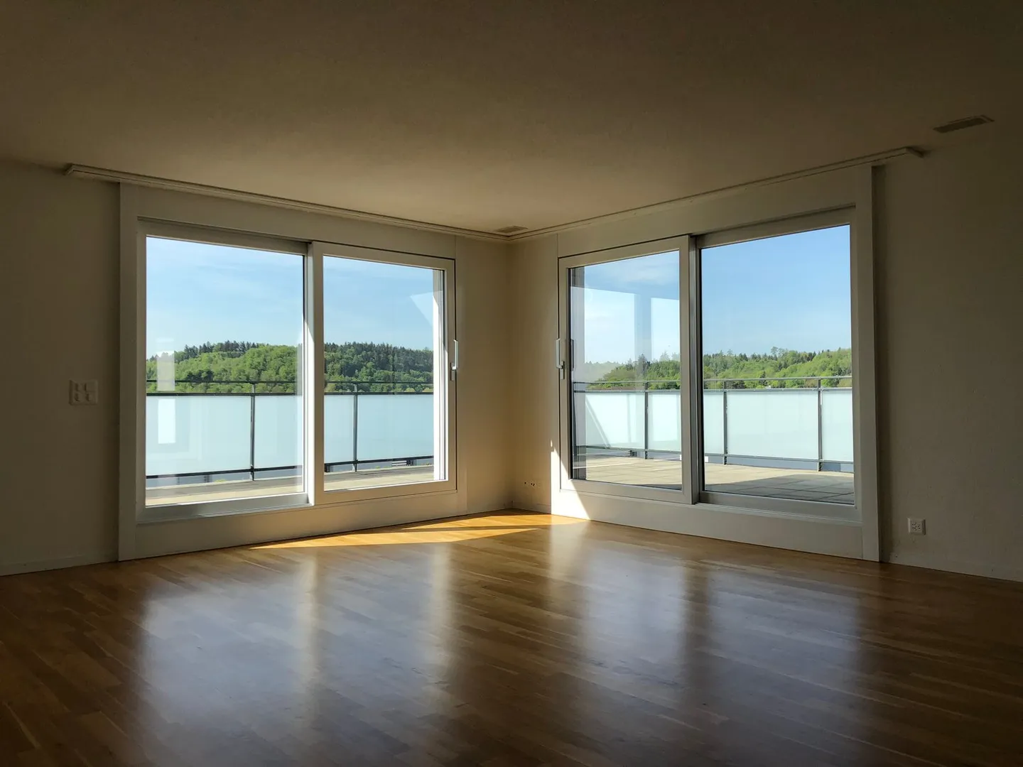 Moderne Attikawohnung in Biel - Foto 2 von 9