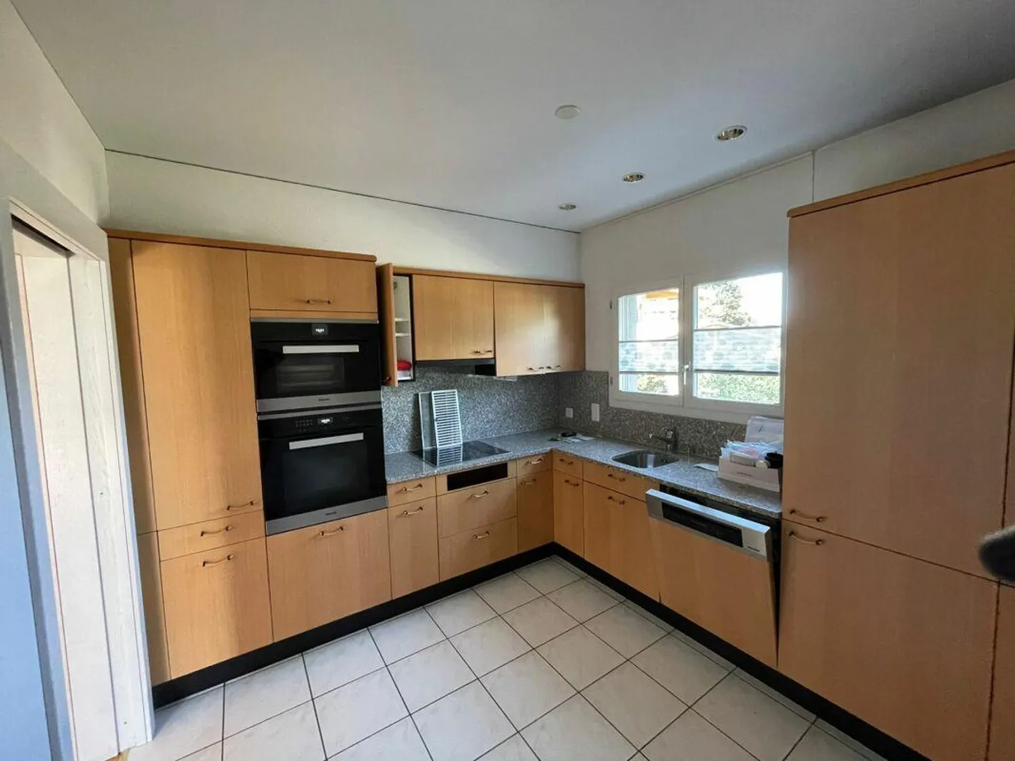 Appartamento con terrazza di 5,5 stanze con vista mozzafiato sul lago e sulle montagne - Foto 7 di 17