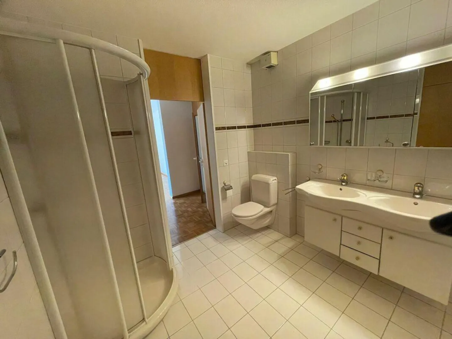 Appartamento con terrazza di 5,5 stanze con vista mozzafiato sul lago e sulle montagne - Foto 8 di 17