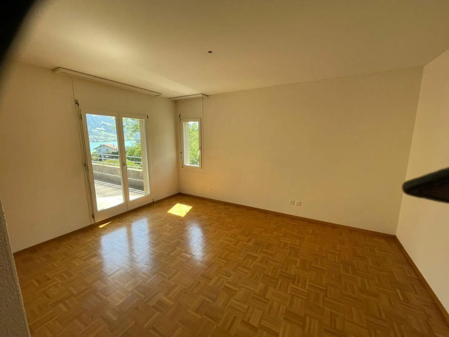 Appartamento con terrazza di 5,5 stanze con vista mozzafiato sul lago e sulle montagne - Foto 11 di 17