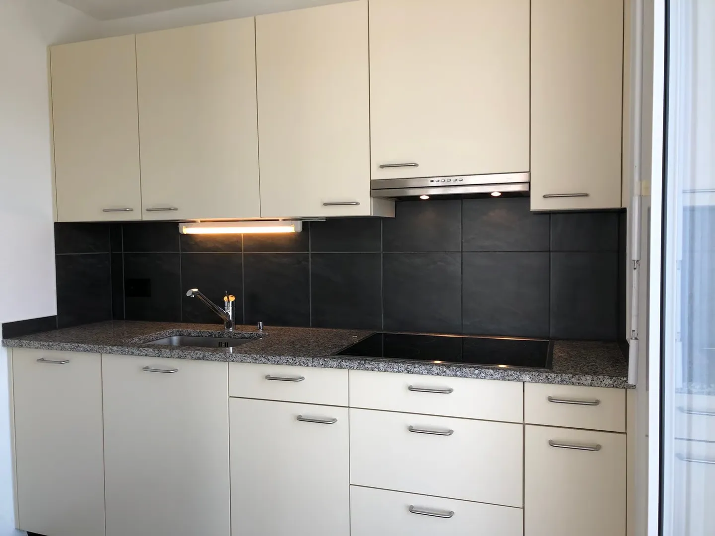 Moderne Attikawohnung in Biel - Foto 8 von 9