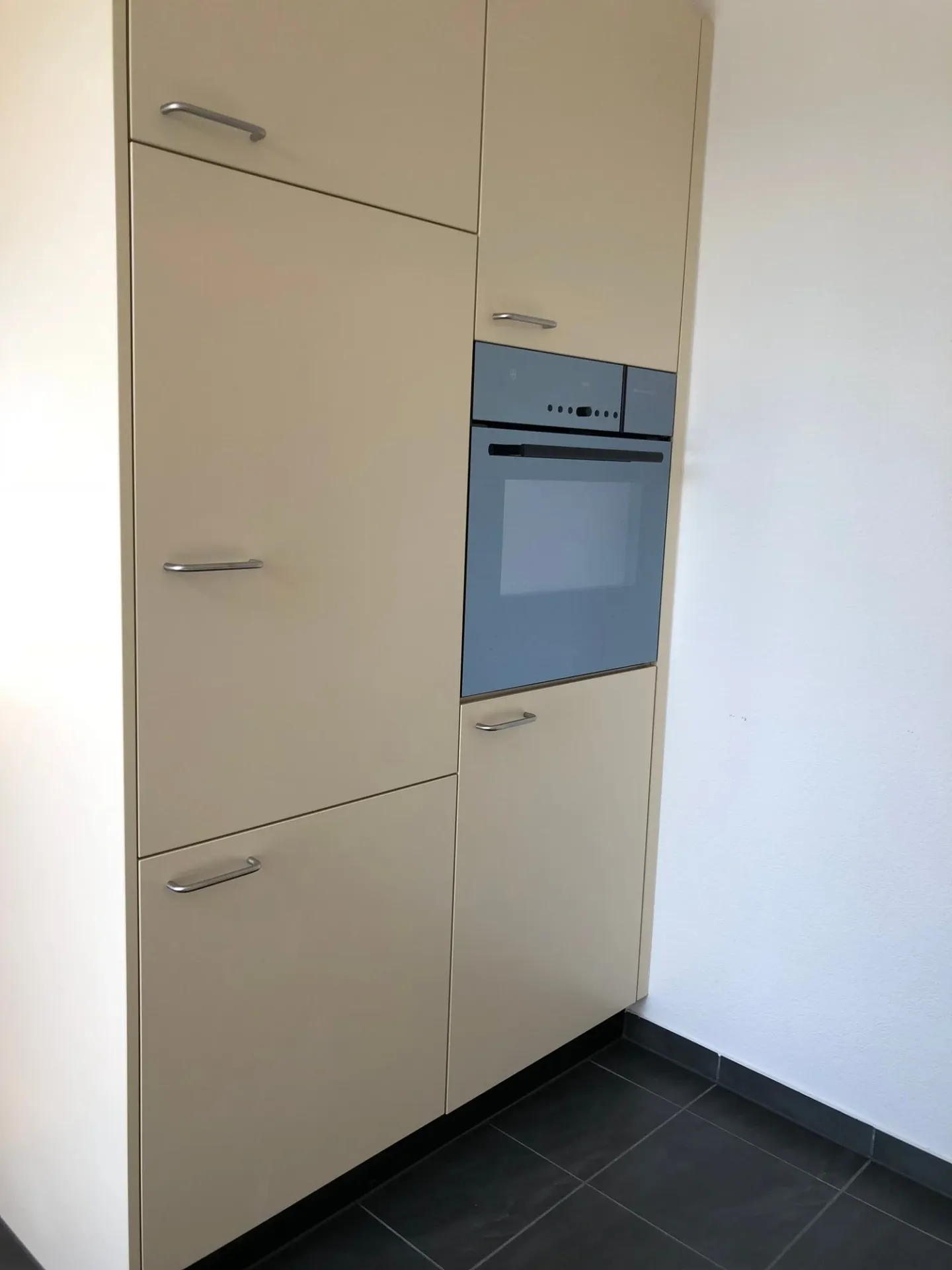 Moderne Attikawohnung in Biel - Foto 9 von 9