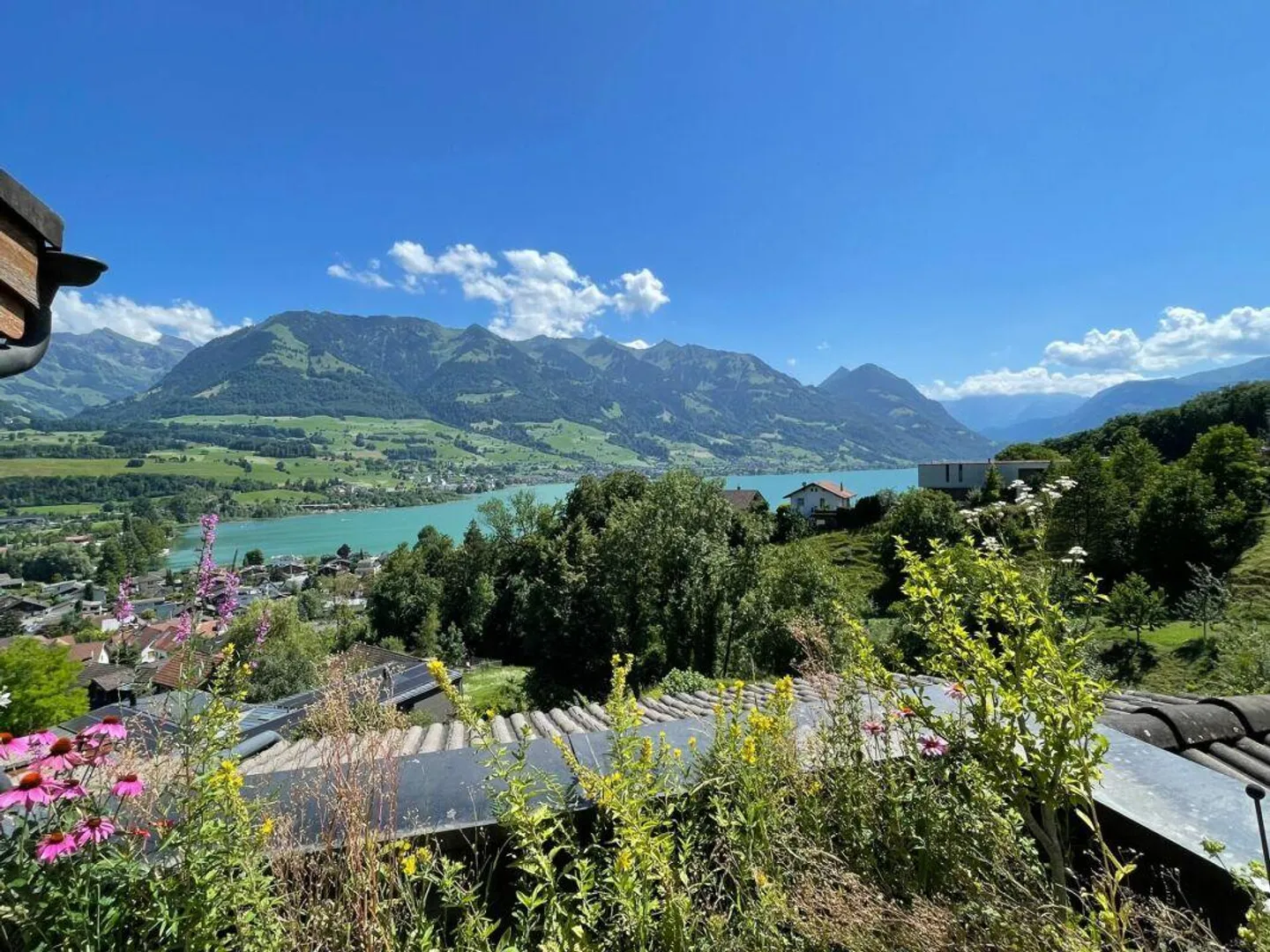 Appartamento con terrazza di 5,5 stanze con vista mozzafiato sul lago e sulle montagne - Foto 2 di 17