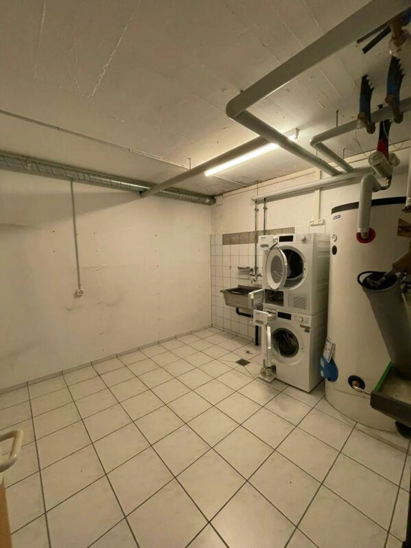 Appartamento con terrazza di 5,5 stanze con vista mozzafiato sul lago e sulle montagne - Foto 16 di 17