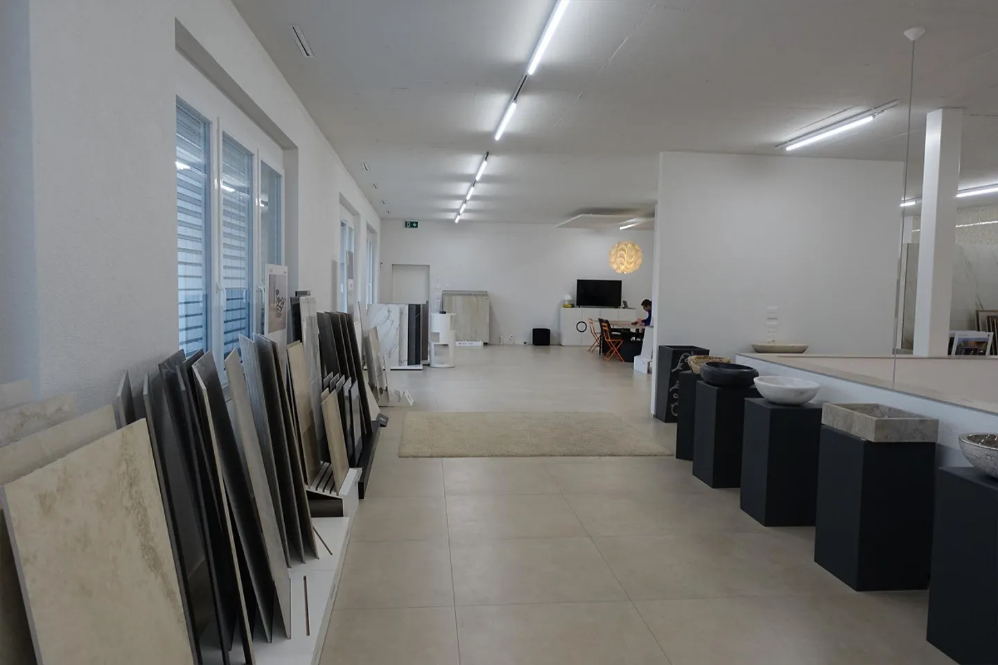 Spazio commerciale in affitto - superficie totale fino a 840m2 possibile! - Foto 4 di 14