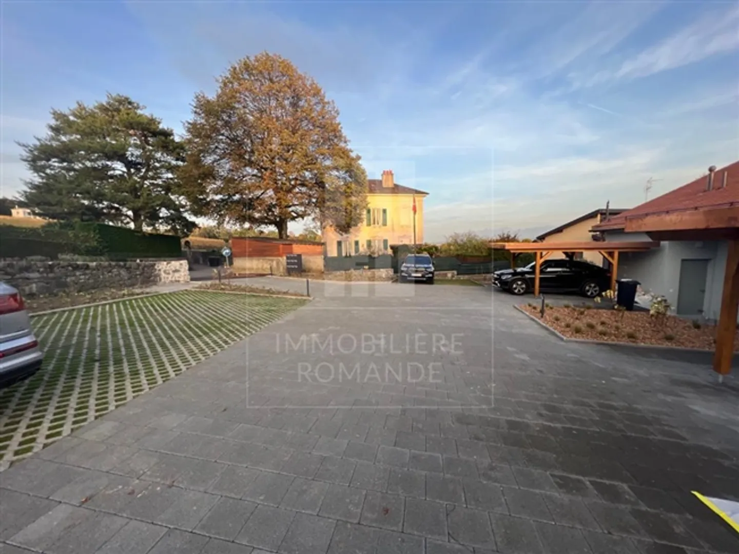 «Parkplätze im Freien» - Foto 2 von 3