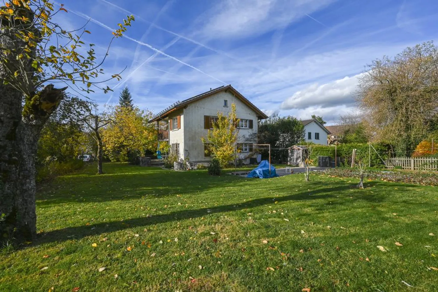 Liegenschaft mit grossem Grundstück an bevorzugter und sonniger Lage - Foto 2 von 8