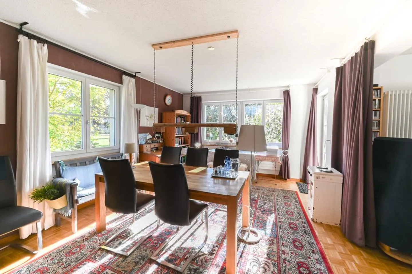 Liegenschaft mit grossem Grundstück an bevorzugter und sonniger Lage - Foto 3 von 8