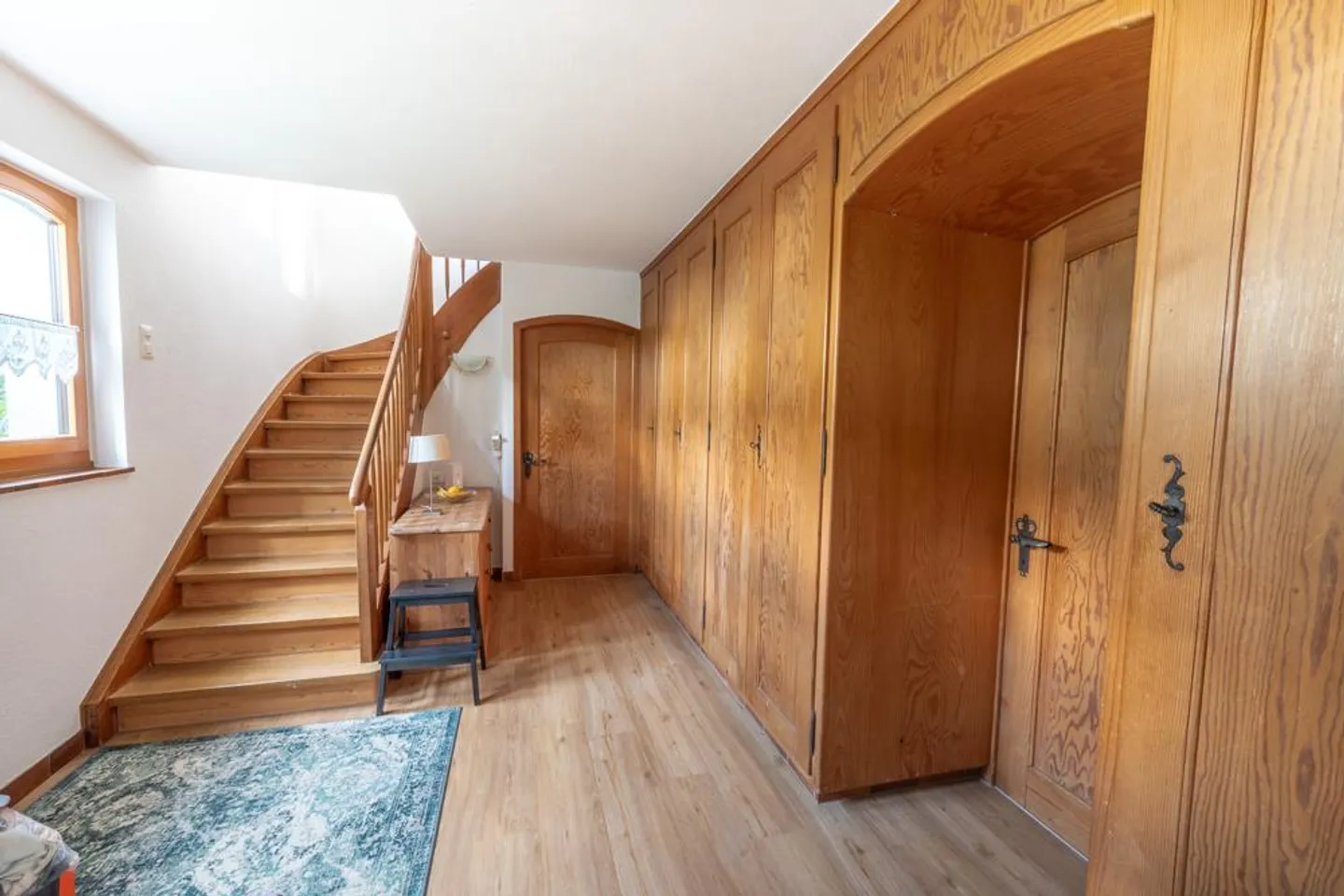 Liegenschaft mit grossem Grundstück an bevorzugter und sonniger Lage - Foto 5 von 8