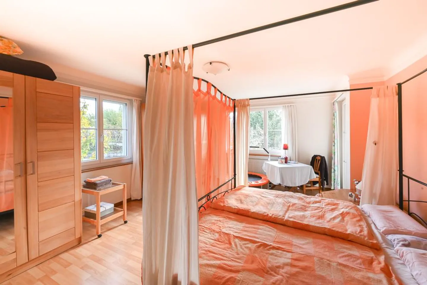 Liegenschaft mit grossem Grundstück an bevorzugter und sonniger Lage - Foto 7 von 8