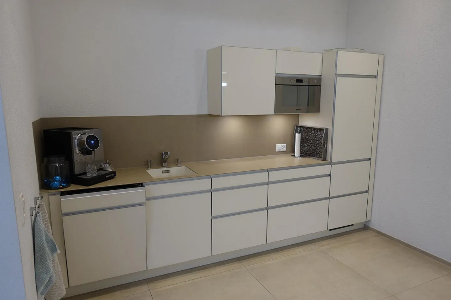 Spazio commerciale in affitto - superficie totale fino a 840m2 possibile! - Foto 10 di 14