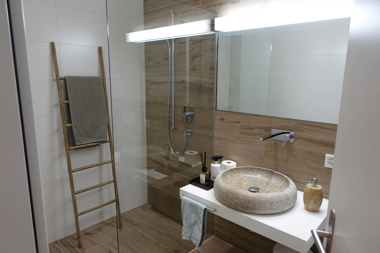 Spazio commerciale in affitto - superficie totale fino a 840m2 possibile! - Foto 11 di 14