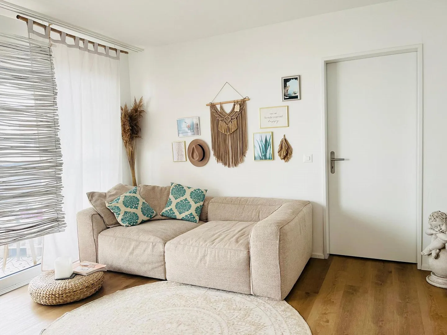 Appartement 2.5 pièces époustouflant, moderne et attrayant avec grand balcon - Photo 2 sur 7