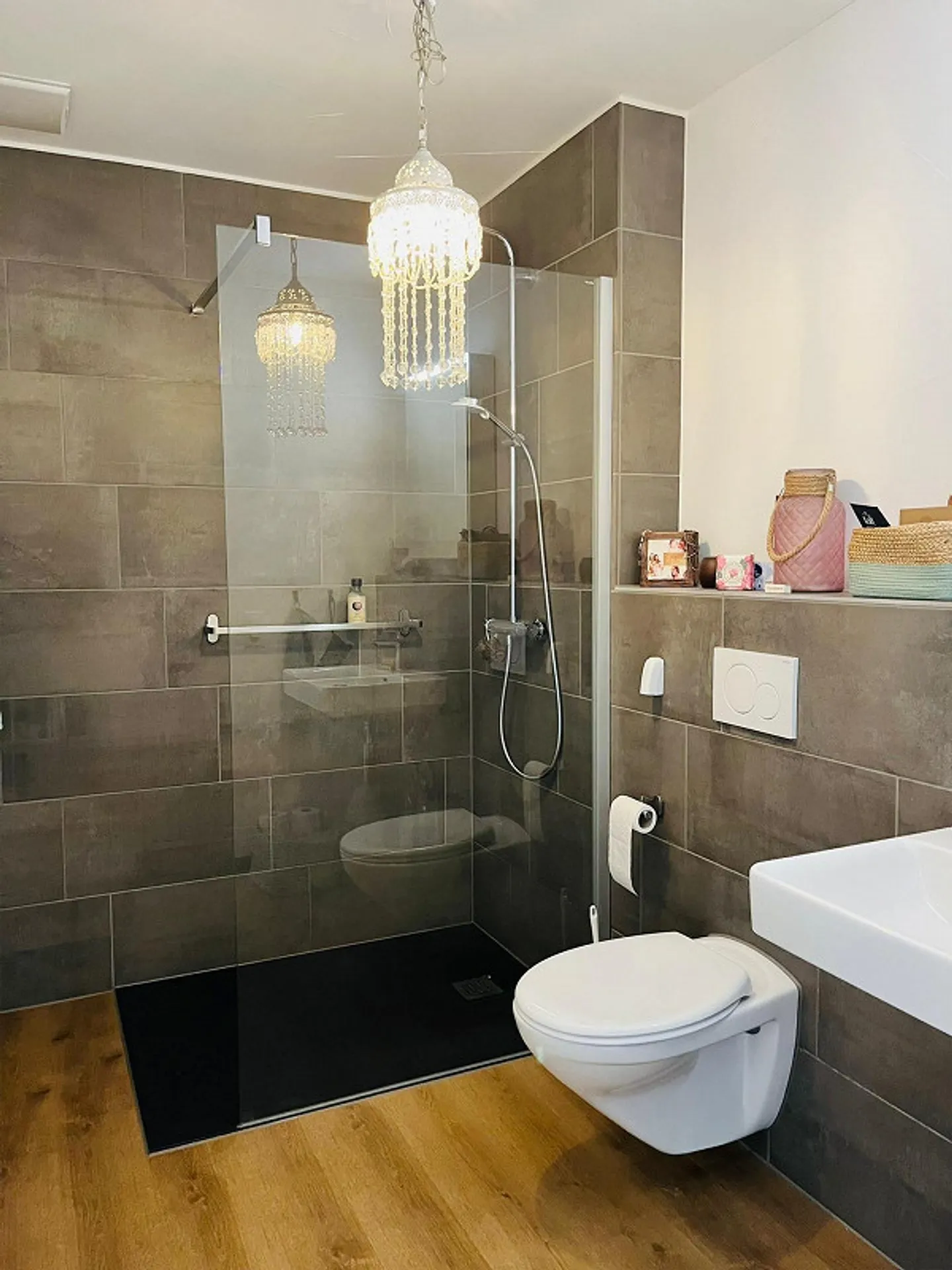 Appartement 2.5 pièces époustouflant, moderne et attrayant avec grand balcon - Photo 4 sur 7