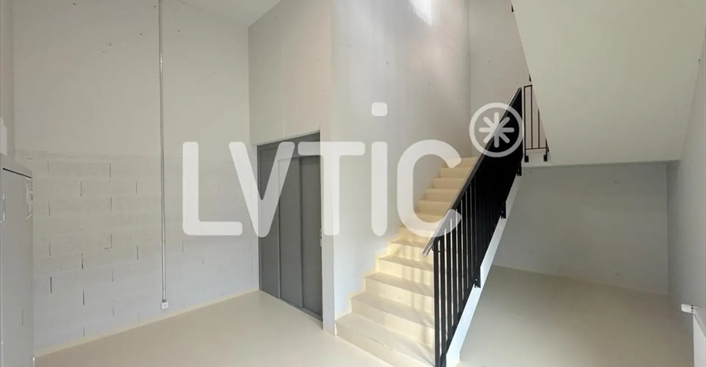 Spazi, uffici di 565 m2 in affitto a Villeneuve - Foto 7 di 9