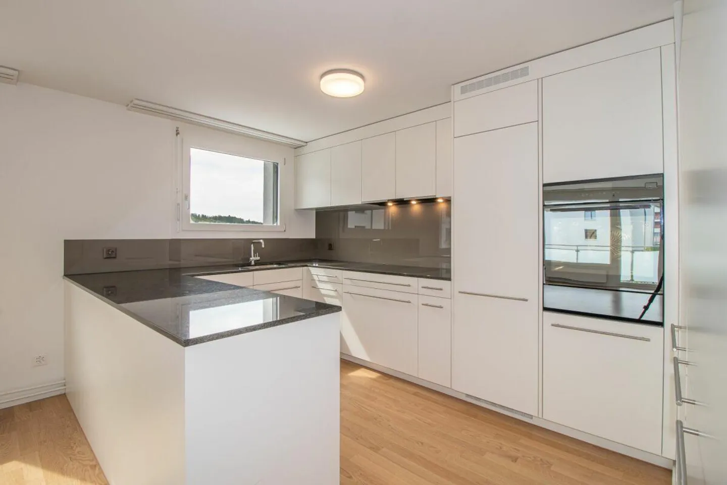 Bellissimo appartamento di 4½ stanze in posizione centrale a Oberkirch - Foto 3 di 11