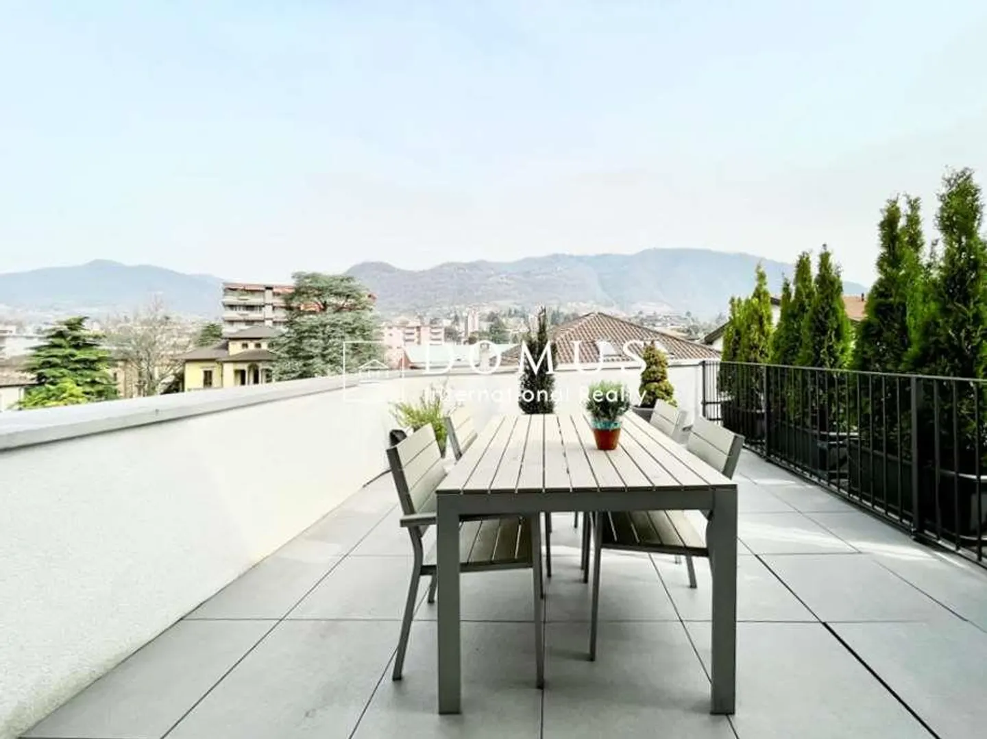 For sale modern Maisonette on three floors - Photo 1 of 9