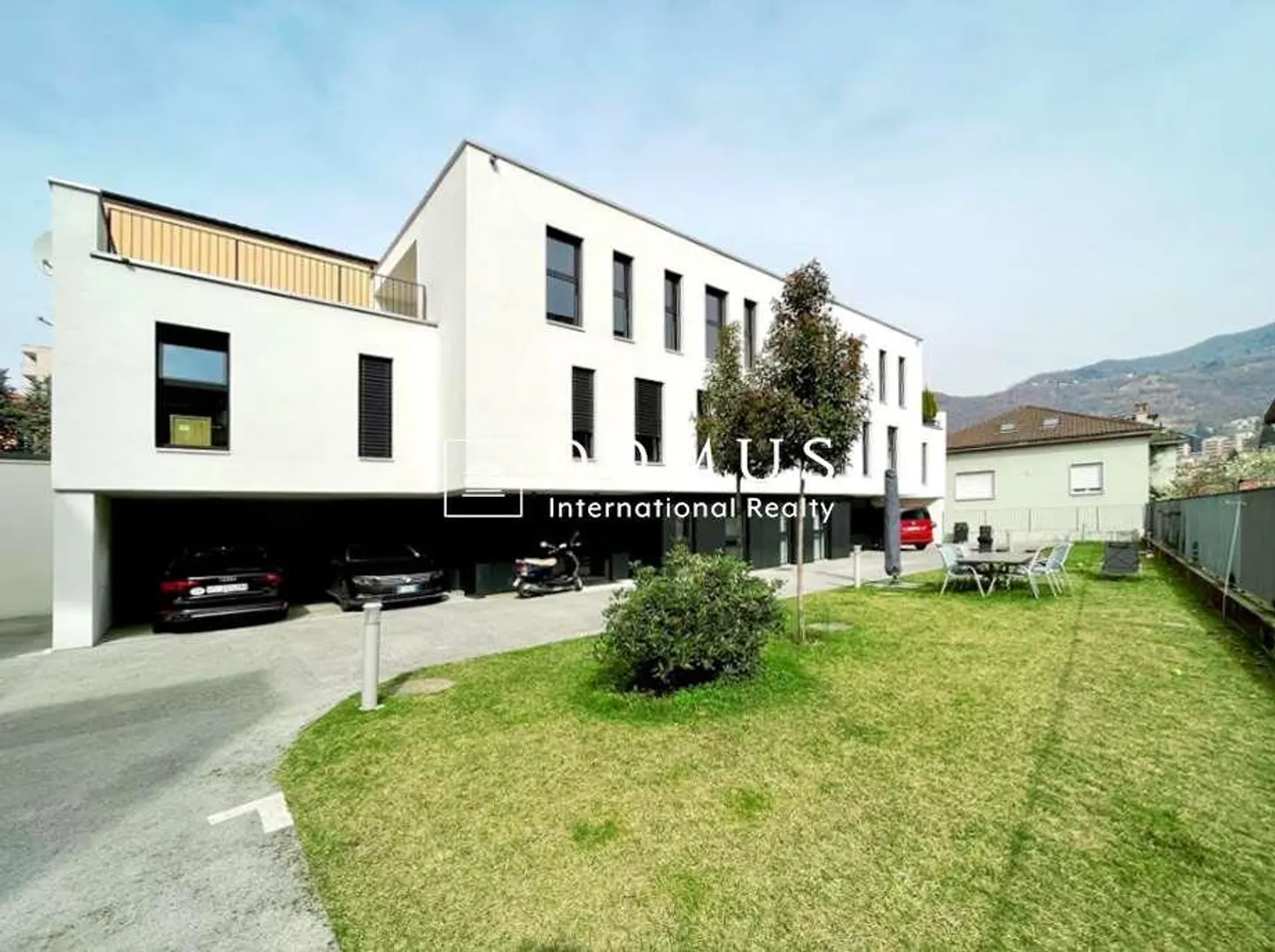 For sale modern Maisonette on three floors - Photo 2 of 9